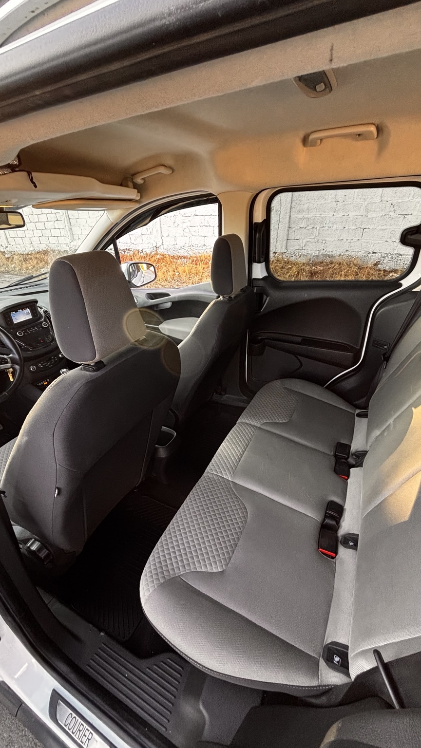Ford Tourneo Courier arka koltukları